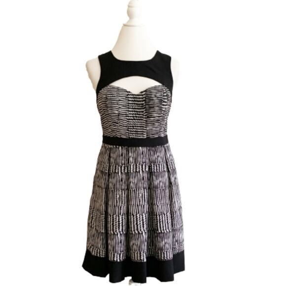 Guess Mini Dress Black White Cutout High Neck Sleeveless Mini Dress Size 6 - Picture 12 of 12